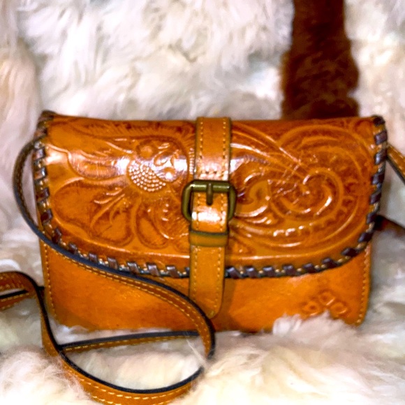 Patricia Nash Handbags - Patricia Nash EUC leather tooled crossbody bag